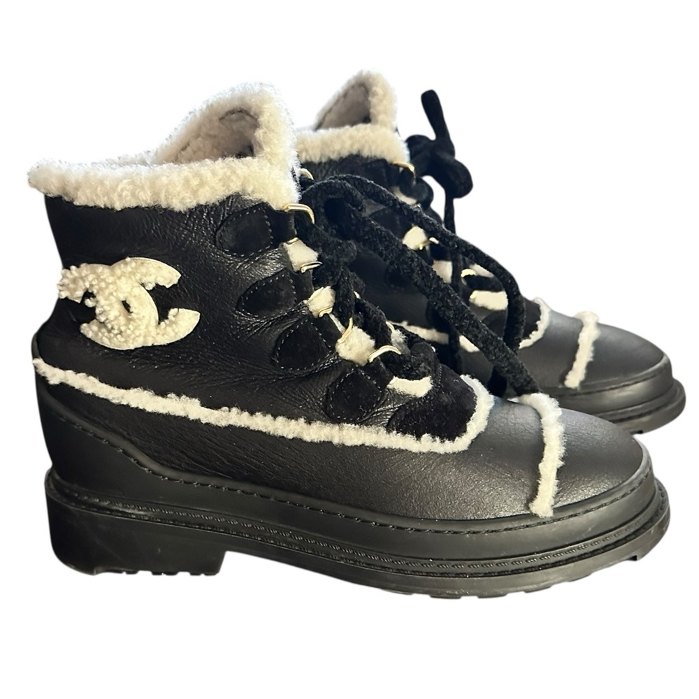 CHANEL Black Calfskin & White Shearling-Trim Lace-Up Sherpa Lined Combat Boots - Picture 15 of 15